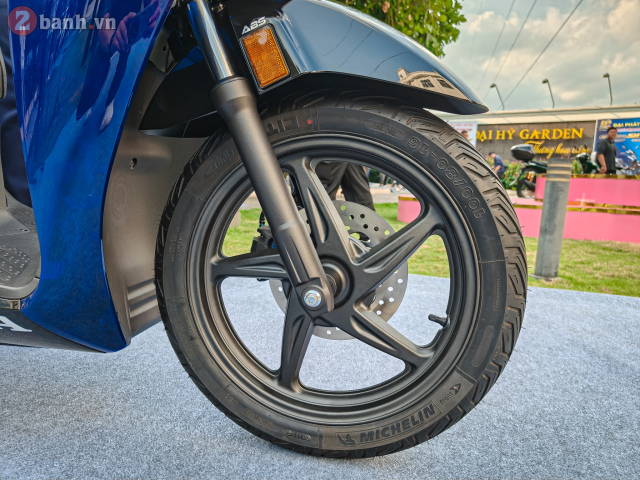 Honda SH150i Vetro Blue 2026 ve Viet Nam gia hon 200 trieu dong Vi sao dan choi xe van xuong tien - 12