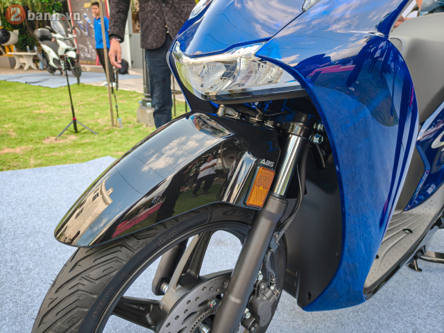 Honda SH150i Vetro Blue 2026 ve Viet Nam gia hon 200 trieu dong Vi sao dan choi xe van xuong tien - 11