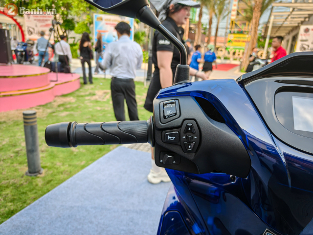Honda SH150i Vetro Blue 2026 ve Viet Nam gia hon 200 trieu dong Vi sao dan choi xe van xuong tien - 17