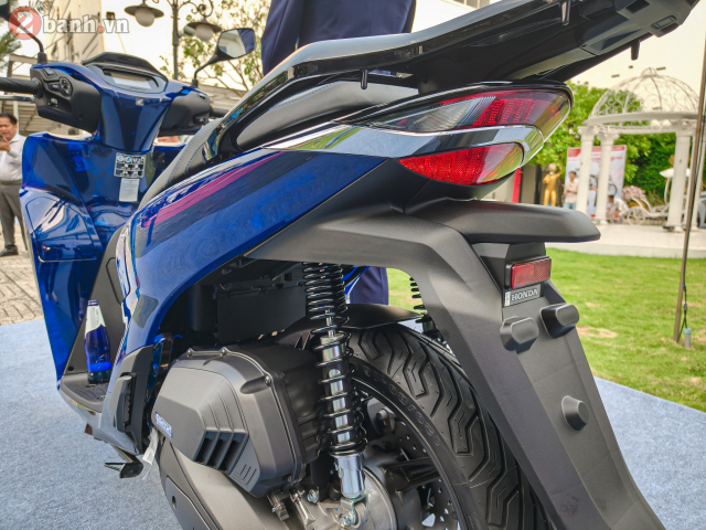 Honda SH150i Vetro Blue 2026 ve Viet Nam gia hon 200 trieu dong Vi sao dan choi xe van xuong tien - 35