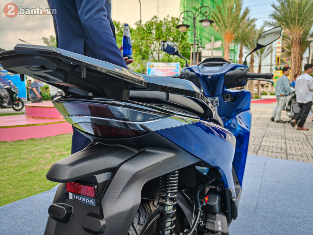 Honda SH150i Vetro Blue 2026 ve Viet Nam gia hon 200 trieu dong Vi sao dan choi xe van xuong tien - 36