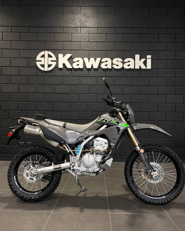 Kawasaki sắp mang mẫu xe 'đi đâu cũng được' KLX300 về Việt Nam | 2banh.vn