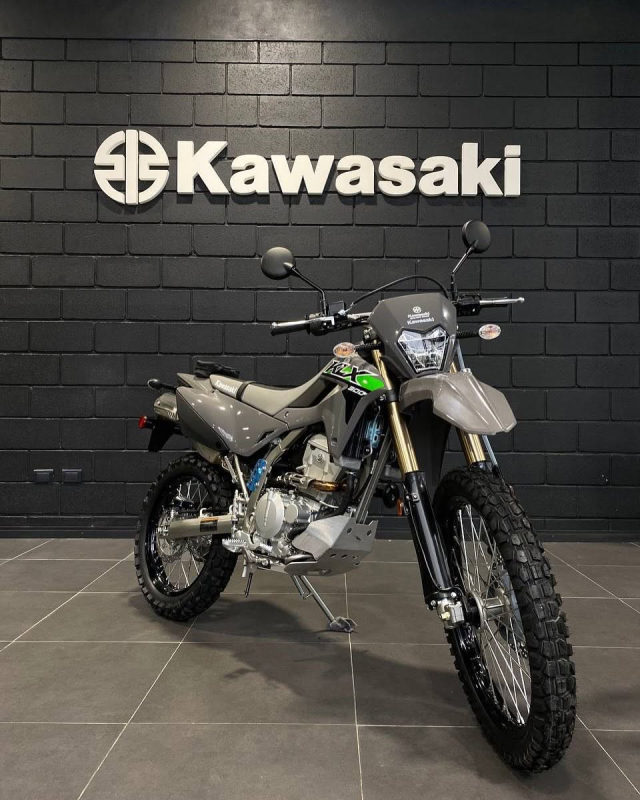 Kawasaki sắp mang mẫu xe 'đi đâu cũng được' KLX300 về Việt Nam | 2banh.vn