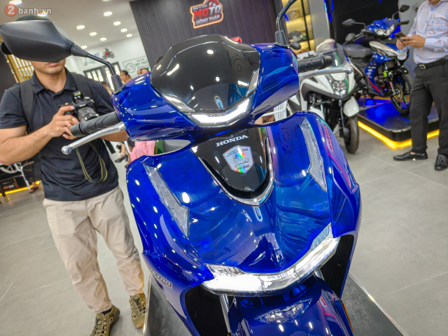 Honda ra mat SH150i Italy Super Vetro 2 IN 1 so luong 200 xe moi mau chi danh rieng cho Viet Nam - 16