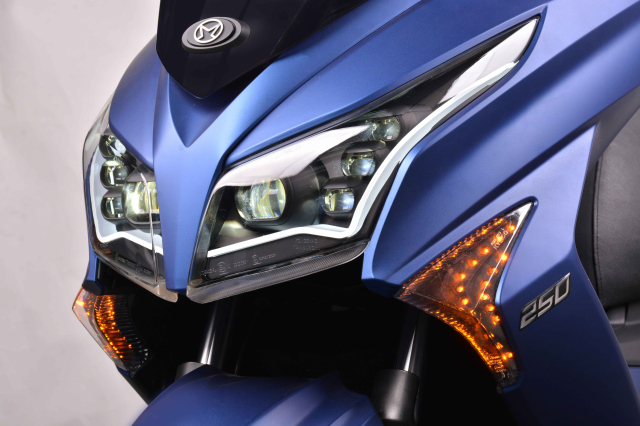 Xe ga Elegan EX 250 2027 trinh lang Them mau moi cuc dep gia quy doi khoang 100 trieu dong