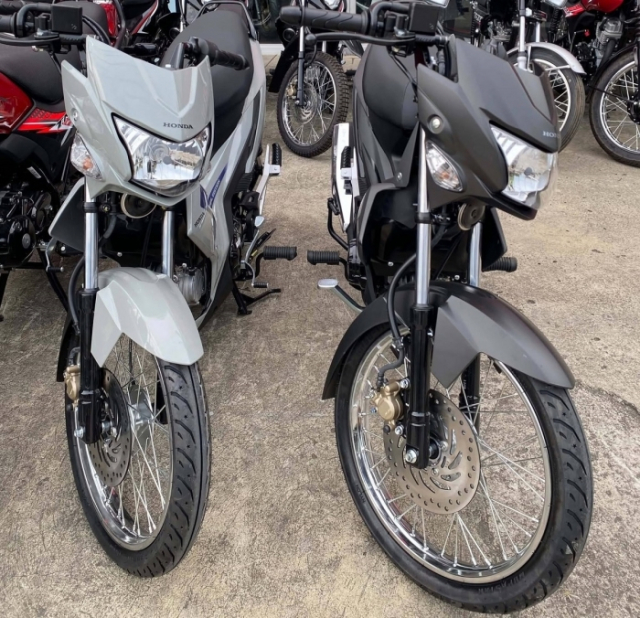 Hinh anh thuc te Honda RS125 Final Edition o dai ly Phien ban cuoi cung co gi dac biet - 8